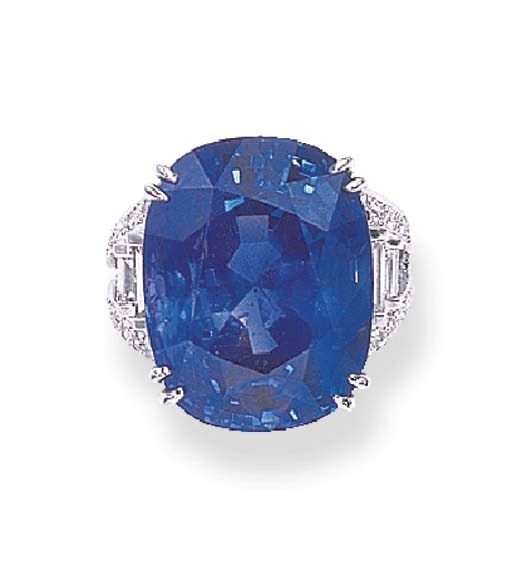 A SAPPHIRE AND DIAMOND RING