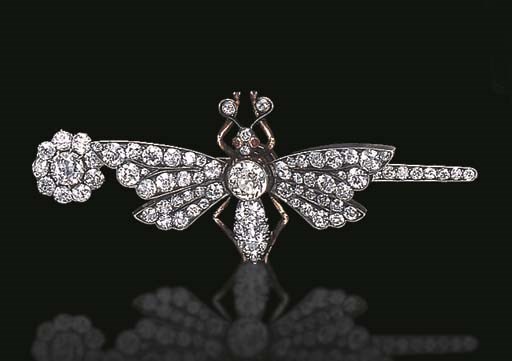 AN ANTIQUE DIAMOND BUTTERFLY BROOCH