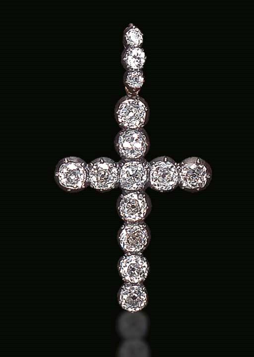 AN ELEGANT ANTIQUE DIAMOND CROSS PENDANT