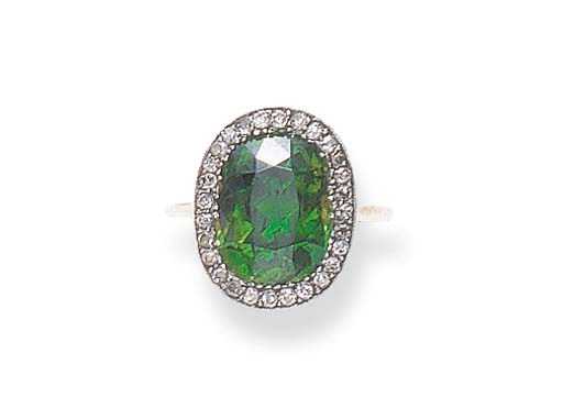 A FINE BELLE EPOQUE DEMANTOID GARNET AND DIAMOND RING