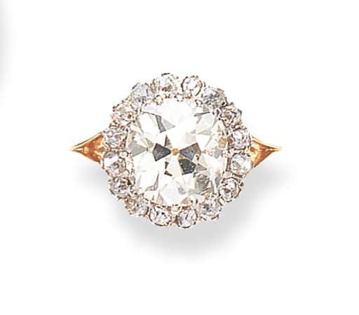 AN ANTIQUE DIAMOND RING