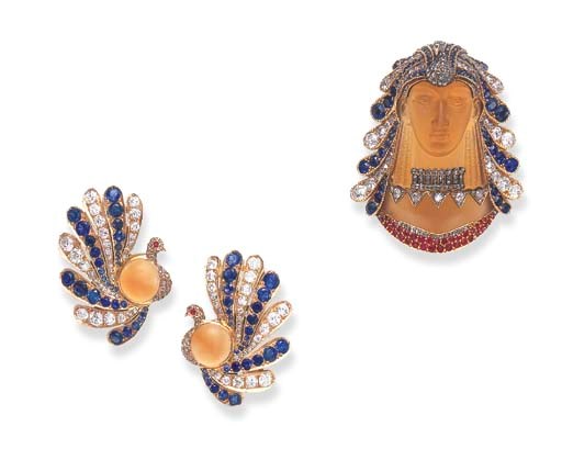 A RARE SET OF EGYPTIAN REVIVAL GEM-SET JEWELRY, BY TIFFANY & CO.