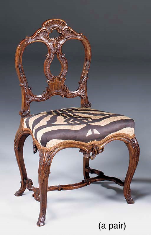 A PAIR OF ITALIAN CARVED WALNUT CHAIRS, EARLY 19TH CENTURY, IN THE ROCOCO STYLE