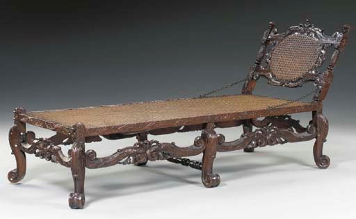A CHARLES II WALNUT DAYBED