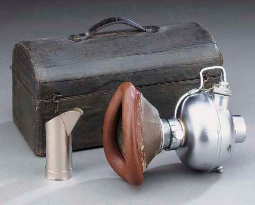 A late 19th-Century Frederick Hewitt (1857-1916) type ether inhaler,
