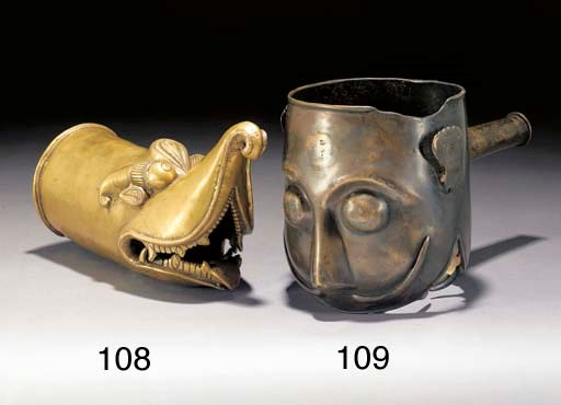 An Indian bronze fish-head standard
17/18th Century
