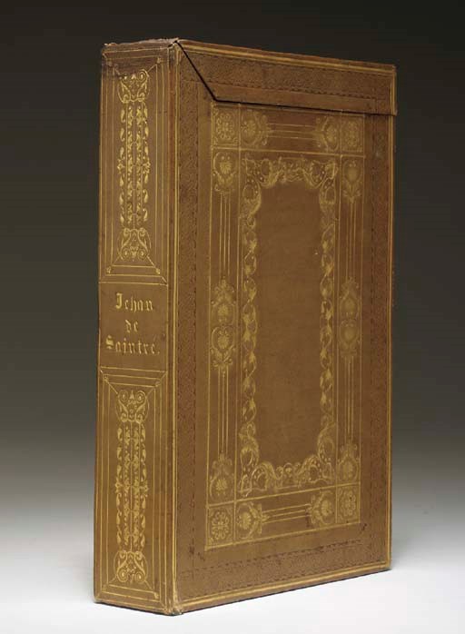 Histoire et Cronicque du Petit Jehan de Saintré et de la Jeune Dame des Belles Cousines. Paris: Firmin Didot, 1830. In-8 (240 x 145 mm.). Reliure de l'éditeur en toile grise (bruni par la colle du relieur), pièce de titre imprimée, conservée dans un boîtier de l'éditeur ouvrant par le haut, en cuir de Russie blond entièrement décoré de motifs dorés et à froid avec le titre doré au dos, fermeture originale conservée. (Infimes restaurations au boîtier.)