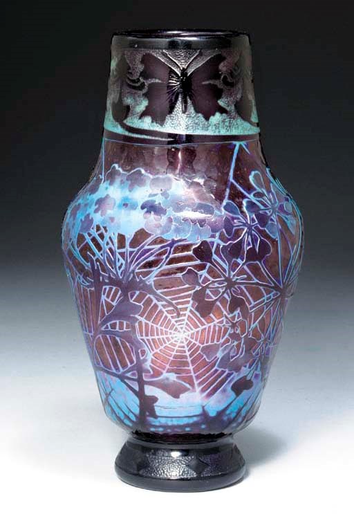 AN OVERLAID AND ETCHED GLASS VASE