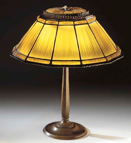 A 'FAVRILE FABRIQUE' LEADED GLASS AND BRONZE TABLE LAMP