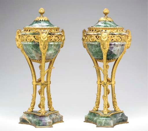 A PAIR OF ORMOLU-MOUNTED FLUORSPAR CASSOLETTES,