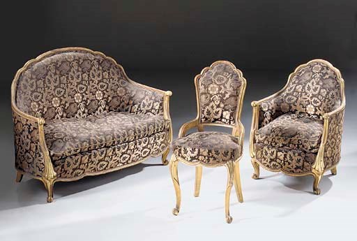 A FIVE PIECE GILTWOOD SALON SUITE, EARLY 20TH CENTURY