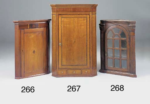 AN OAK HANGING CORNER CUPBOARD, ENGLISH, LATE 18TH/EARLY 19TH CENTURY