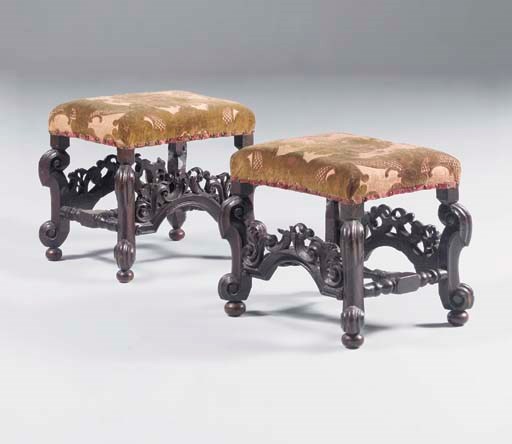 A PAIR OF QUEEN ANNE GRAINED WALNUT STOOLS