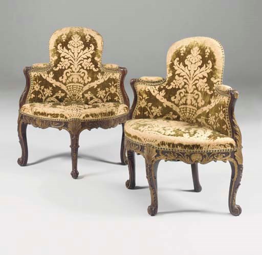 A PAIR OF GEORGE II MAHOGANY AND PARCEL-GILT CORNER BERGERES