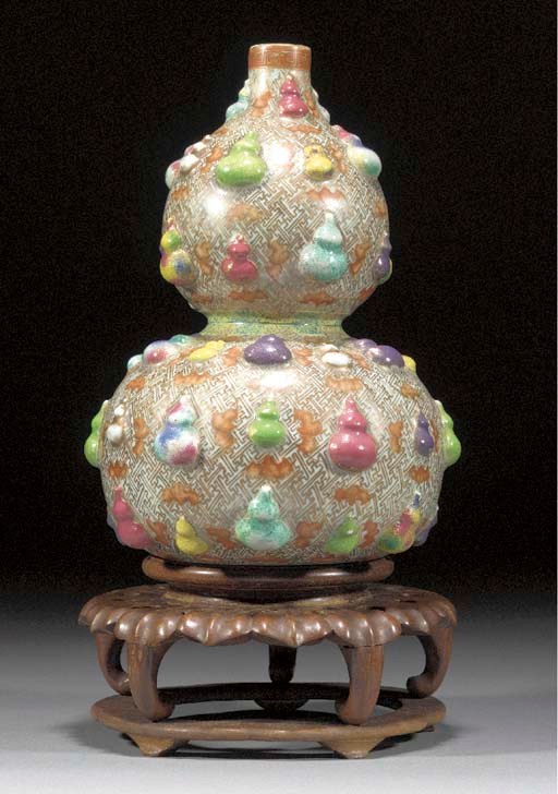 A famille rose double gourd shaped vase
19th century