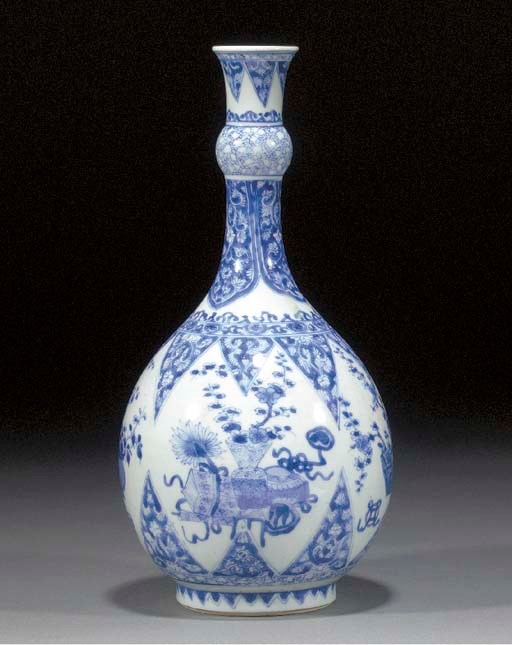 A Chinese blue and white bottle vase
Kangxi