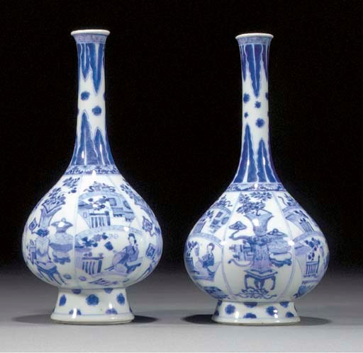 A pair of blue and white bottle vases
Kangxi