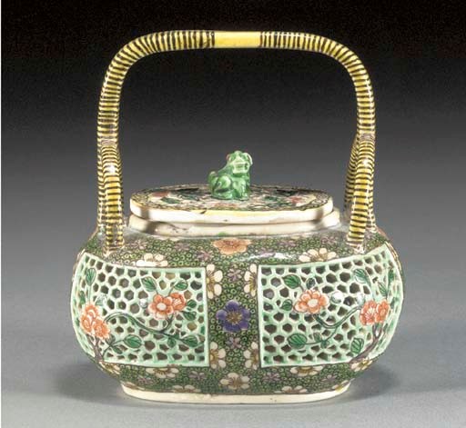 A famille verte biscuit basket and cover
Kangxi