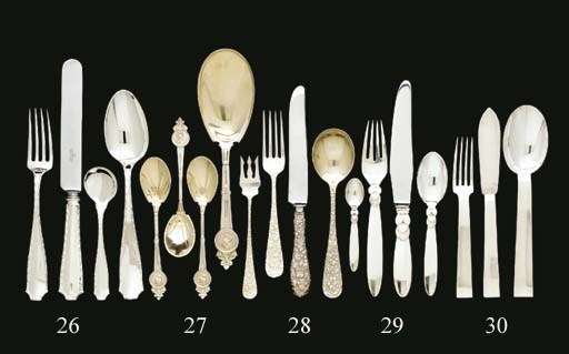 AN AMERICAN SILVER ROSE PATTERN FLATWARE SERVICE,