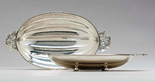 A PAIR OF AMERICAN SILVER MELON DISHES,