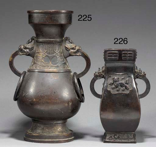 A CHINESE PART GOLD-SPLASH BRONZE VASE
17/18TH CENTURY