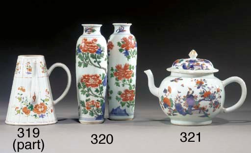 A CHINESE BLUE AND WHITE FOOTED BOWL
KANGXI