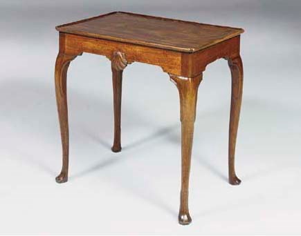 AN IRISH GEORGE II MAHOGANY CENTRE TABLE