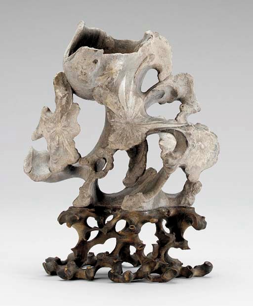 A RARE CHRYSANTHEMUM STONE SCHOLAR'S ROCK