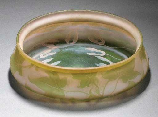 A Gallé oval-shaped cameo glass bowl