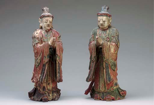 A PAIR OF PAINTED AND GILDED GESSOED WOOD FIGURES OF ACOLYTES,