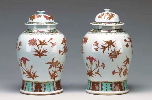A LARGE PAIR OF CHINESE PORCELAIN BALUSTER JARS AND COVERS