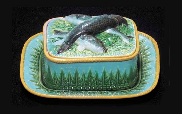A GEORGE JONES MAJOLICA TURQUOISE-GROUND SARDINE BOX, COVER AND STAND