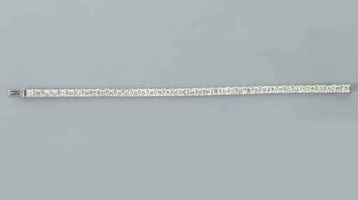 A DIAMOND LINE BRACELET