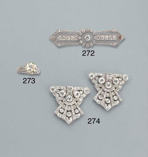 A BELLE EPOQUE PLATINUM AND DIAMOND BROOCH