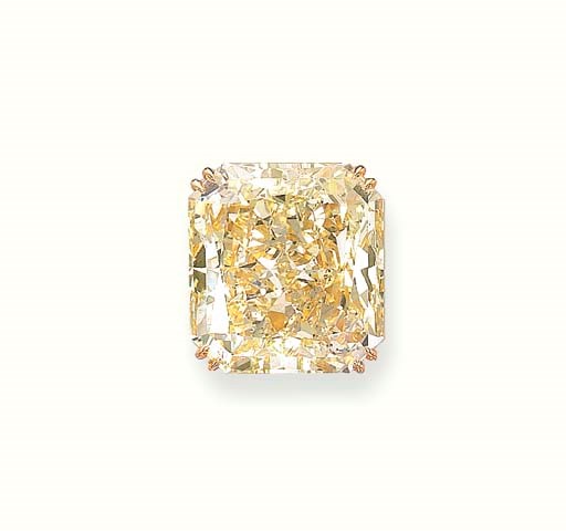 AN IMPRESSIVE FANCY LIGHT YELLOW DIAMOND RING