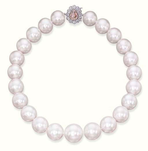 AN IMPORTANT SOUTH SEA CULTURED PEARL AND DIAMOND NECKLACE