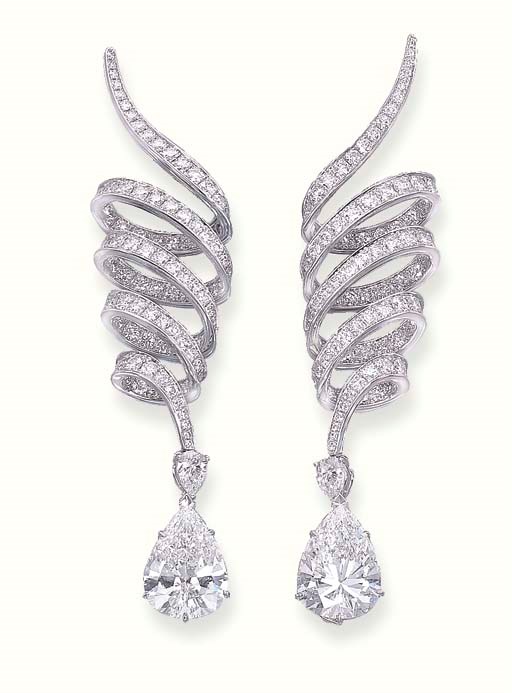 AN IMPRESSIVE PAIR OF DIAMOND EAR PENDANTS, BY RAJESH POPLEY