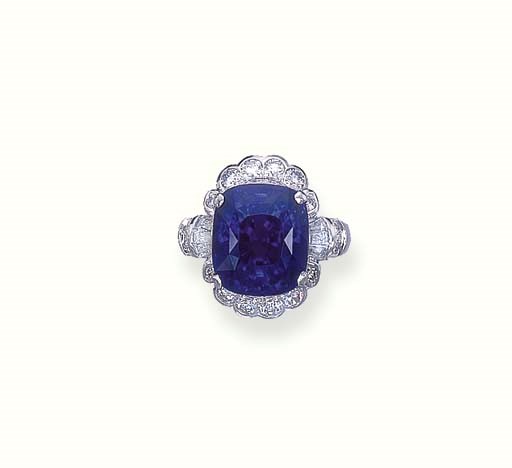 AN ATTRACTIVE SAPPHIRE RING