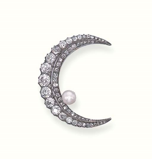 A DIAMOND AND PEARL BROOCH