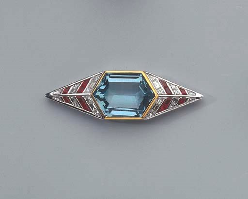 A WHITE GOLD, DIAMOND, SAPPHIRE AND AQUAMARINE BROOCH