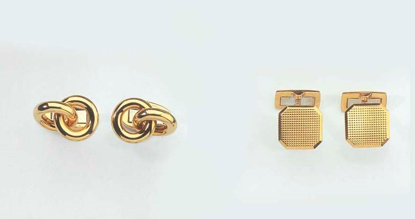 TWO PAIRS OF GOLD CUFFLINKS