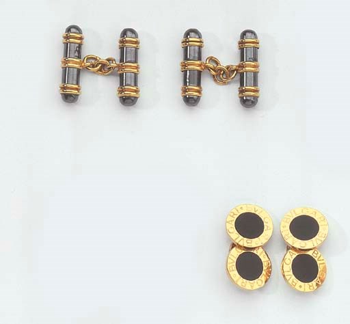 TWO PAIRS OF GOLD CUFFLINKS