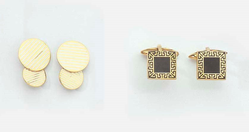 TWO PAIRS OF GOLD CUFFLINKS