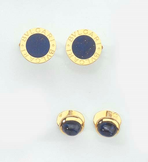 TWO PAIRS OF GOLD CUFFLINKS