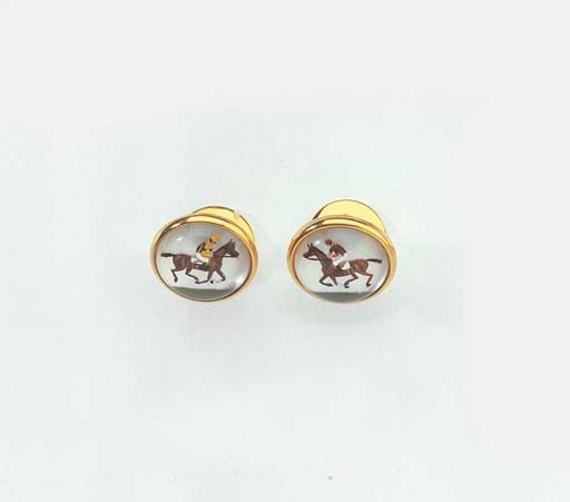 TWO PAIRS OF GOLD CUFFLINKS