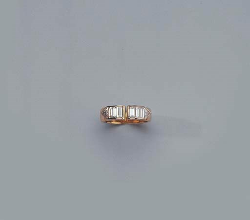 A GOLD AND DIAMOND RING