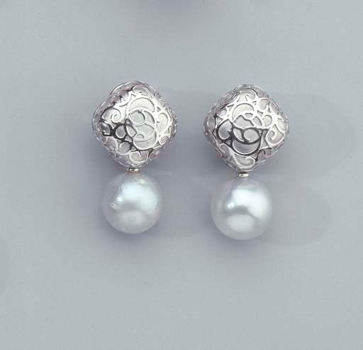 A PAIR OF WHITE GOLD SOUTH SEA CULTURED PEARL EARCLIPS
