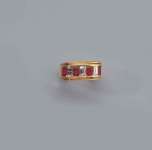 A GOLD, DIAMOND AND RUBY RING