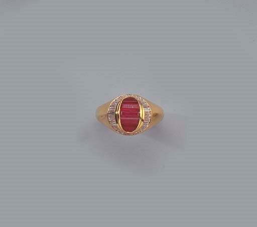 A GOLD, DIAMOND AND RUBY RING