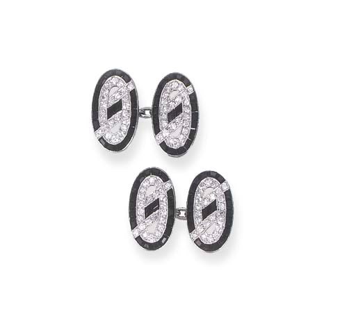 A PAIR OF ART DECO DIAMOND AND ONYX CUFF LINKS